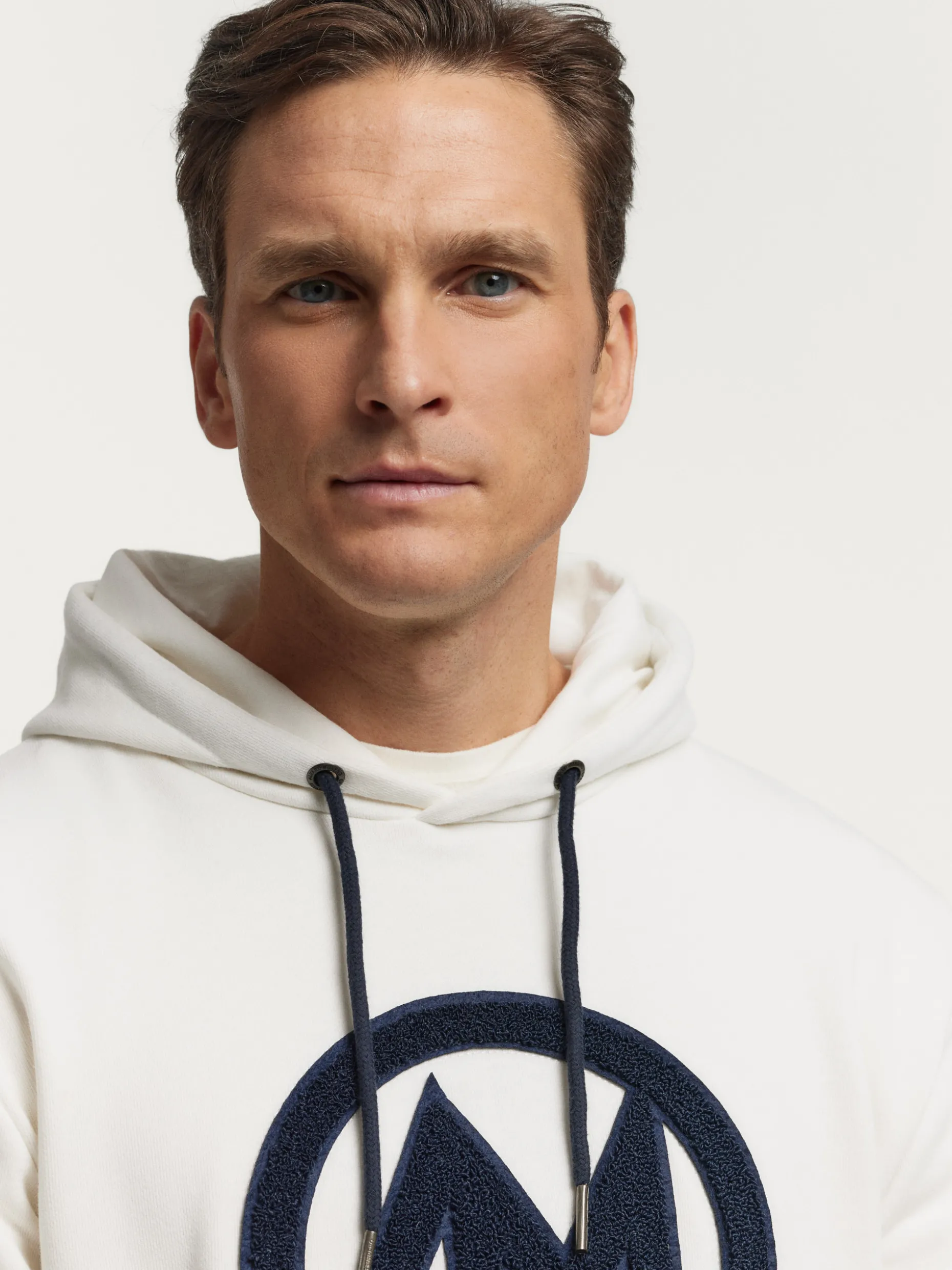 SUDADERA LOGO BLANCO